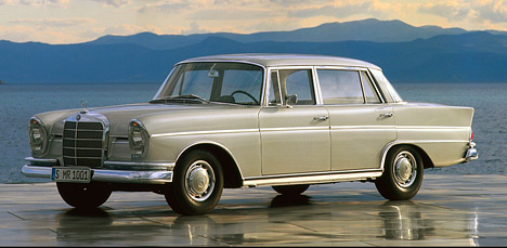 Mercedes-Benz 220 S (W111) воплощал в себе все последние достижения в автомобилестроении, демонстрируя высокий технический уровень автомобилей Mercedes.