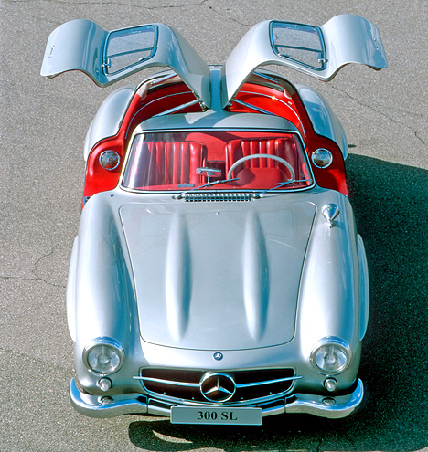 Знаменитое купе «крыло чайки» — Mercedes 300 SL Gullwing - не имело аналогов во всём мире.