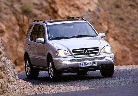 Собираемый в Америке и ориентированный на вкусы американцев Mercedes ML-class (W-163) пользовался популярностью в Европе