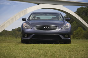 Автомобиль Infiniti G37