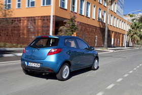 Автомобиль Mazda2
