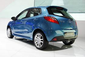 Автомобиль Mazda2