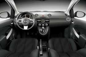 Автомобиль Mazda2