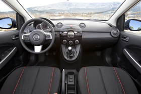 Автомобиль Mazda2