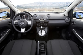 Автомобиль Mazda2