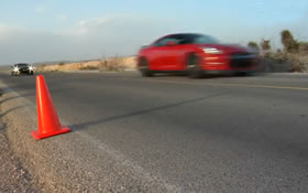 Автомобиль Lexus LFA 2012 против Nissan GT-R 2012