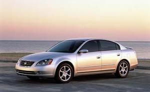 Гибридная версия Nissan Altima появится в продаже в 2006 году