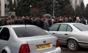 В Молдове разрешили использовать авто с иностранными номерами до 2012 года