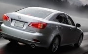 Lexus перестанет устанавливать шильдик со своим именем